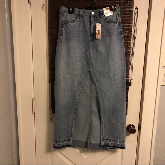 Sincerly Jules Dresses & Skirts - NWT Sincerely Jules High Slit Denim Maxi Skirt Size 7/28
